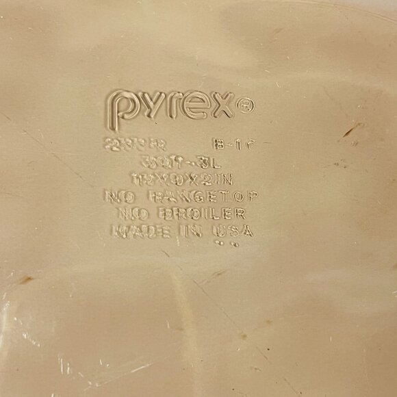 Vintage Pyrex Purple 3qt Casserole Baking Dish 13x9x2 - Picture 4 of 6